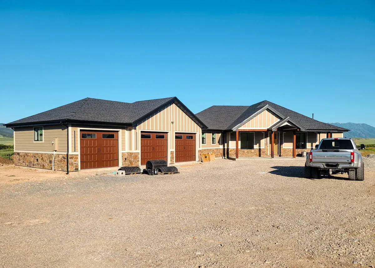 Finished exterior showing aggressive topographical adaptation